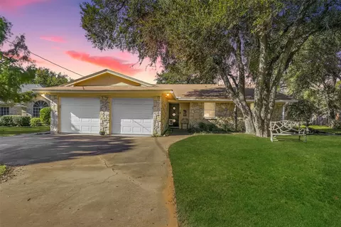 4110 Apache Trail Ct, Granbury, TX 76048