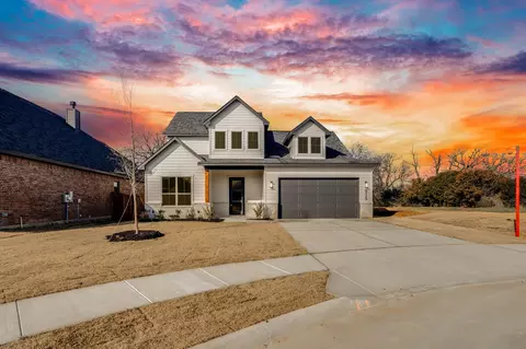 915 Boston Ln, River Oaks, TX 76114