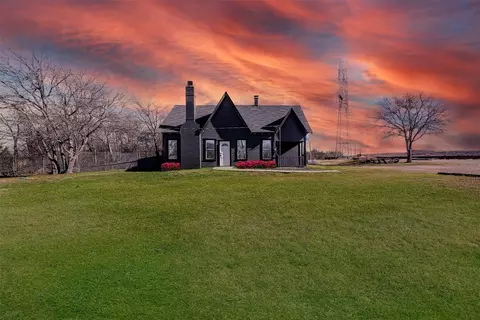 801 S Hampton Rd, Crowley, TX 76036