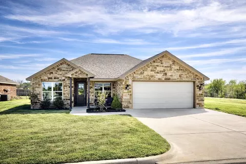 417 W Andrew Dr, Mabank, TX 75147