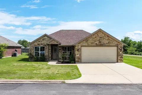417 W Andrew Dr, Mabank, TX 75147