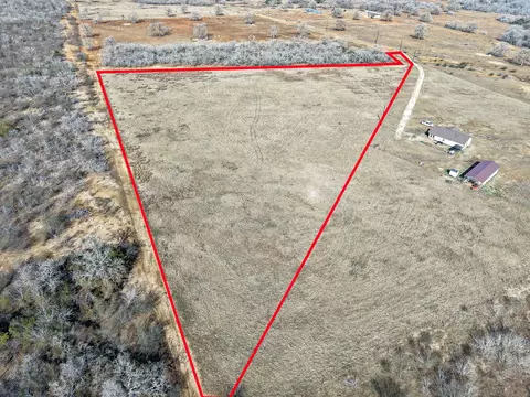 956 Johnson Farms Rd, Gonzales, TX 78632
