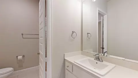 Bath - 817 Fallbrook Ave, Denton, TX 76210 photo 5 of 5