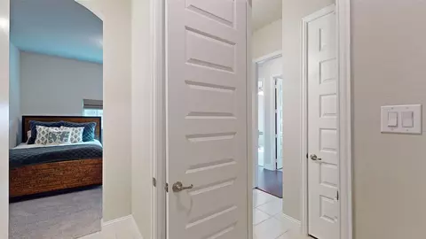 Entry Way - 817 Fallbrook Ave, Denton, TX 76210 photo 2 of 3