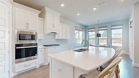 Kitchen - 817 Fallbrook Ave, Denton, TX 76210 photo 4 of 5