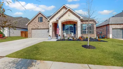 817 Fallbrook Ave, Denton, TX 76210