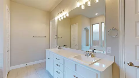 Bath - 817 Fallbrook Ave, Denton, TX 76210 photo 2 of 5