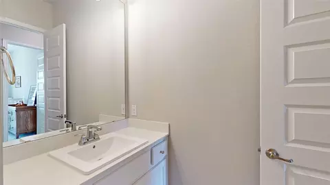 Bath - 817 Fallbrook Ave, Denton, TX 76210 photo 4 of 5