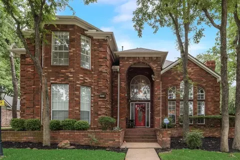 2805 Pine View Dr, Grapevine, TX 76051