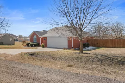 1305 12th St, Honey Grove, TX 75446