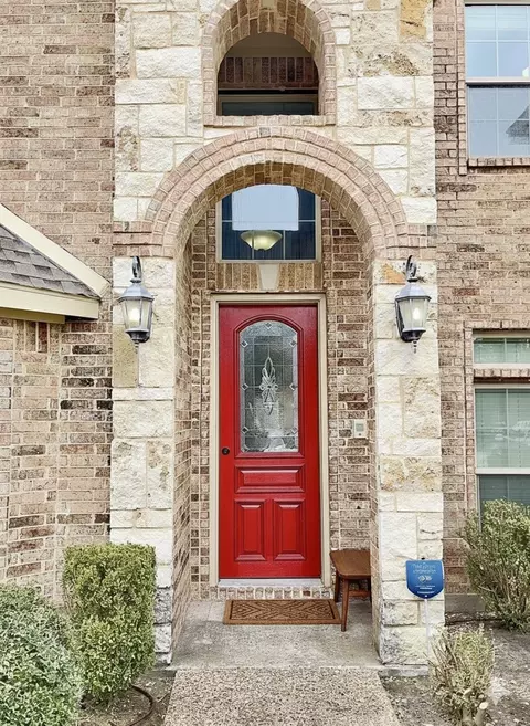 915 Hidden Lakes Dr, Cedar Hill, TX 75104