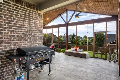 560 Winnetka Dr, Oak Point, TX 75068