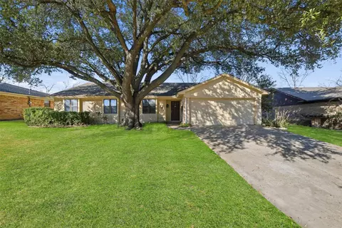 1721 High Ridge Rd, Benbrook, TX 76126