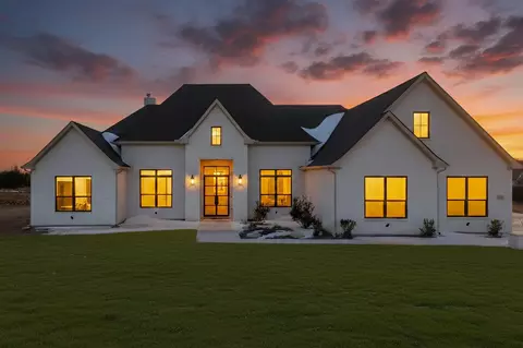1008 Eagles Bluff Dr, Weatherford, TX 76087