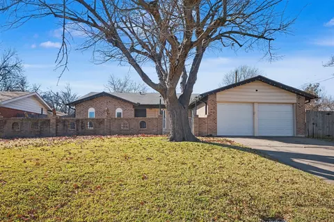 2002 Cottie Ln, Arlington, TX 76010