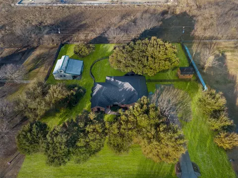 1716 Dove Ln, Crowley, TX 76036