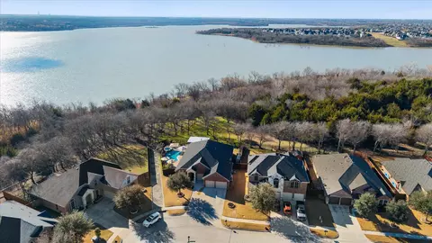 2931 Trail Lake Dr, Grand Prairie, TX 75054