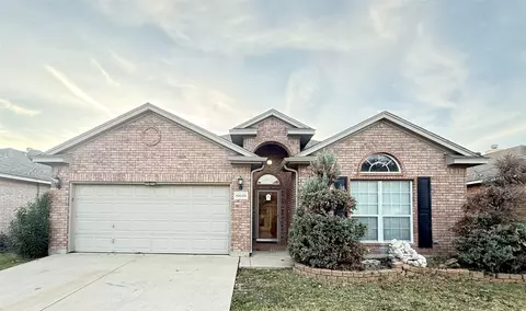 10605 Foothill Dr, Fort Worth, TX 76131