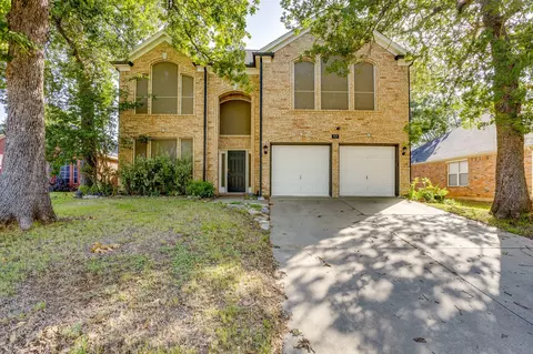 519 Deerwood Dr, Burleson, TX 76028