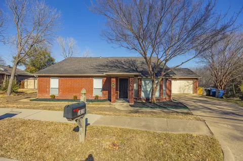1818 Knob Hill Dr, Garland, TX 75043