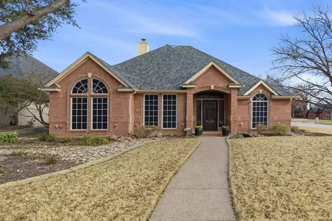 1613 Green Tree Dr, Hurst, TX 76054