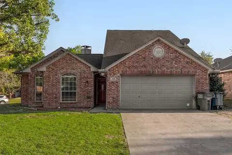 400 Buckskin Dr, Red Oak, TX 75154