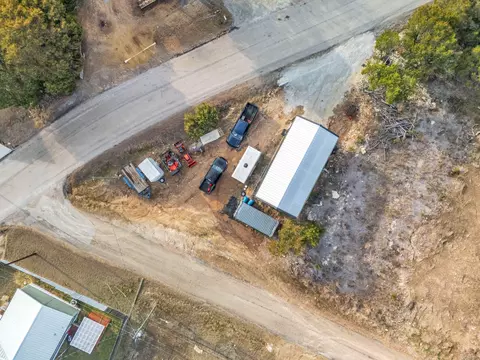 1030 Comanche Cove Dr, Granbury, TX 76048