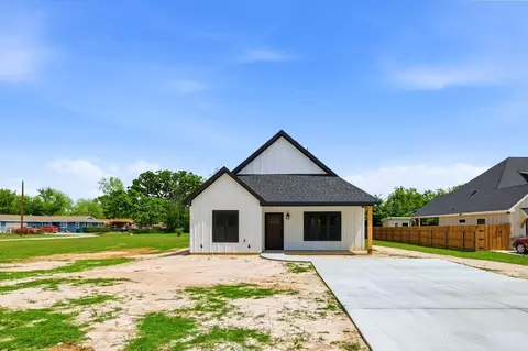 908 Crittendon St, Bridgeport, TX 76426