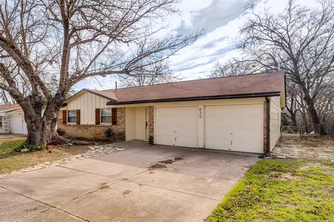 820 E Glendale St, Crowley, TX 76036