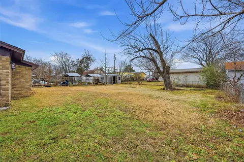 Exterior - 302 E Fuller Dr, Euless, TX 76039 photo 2 of 2