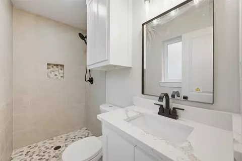 Bath - 302 E Fuller Dr, Euless, TX 76039 photo 2 of 2