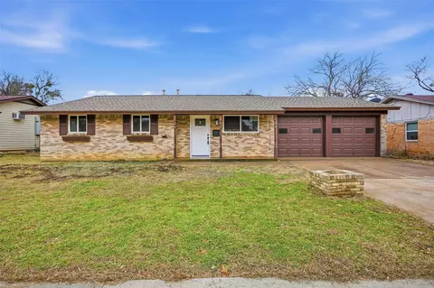 302 E Fuller Dr, Euless, TX 76039