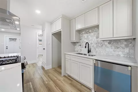 Kitchen - 302 E Fuller Dr, Euless, TX 76039 photo 2 of 2