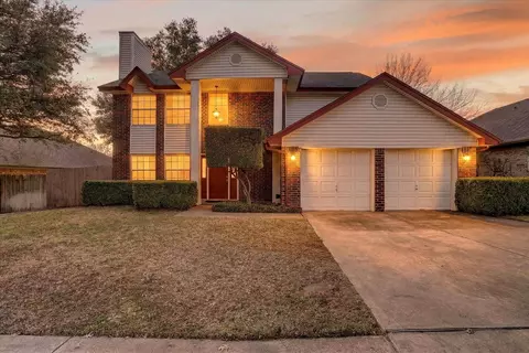 1017 Parkhill Ave, Saginaw, TX 76179
