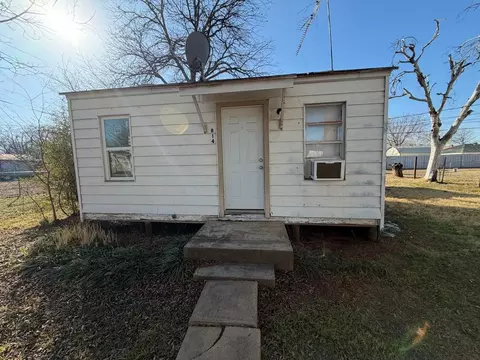 814 Tennessee St, Graham, TX 76450