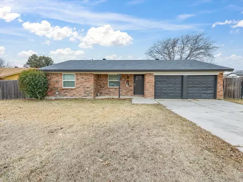 7621 Meadowbrook Dr, Watauga, TX 76148