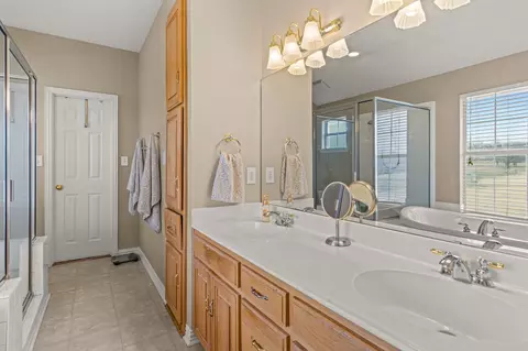 Bath - 12481 Stice Rd, Krum, TX 76249 photo 3 of 4
