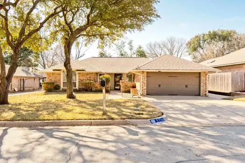 5716 Sage Bloom Dr, Arlington, TX 76017