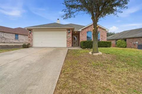 7213 Hogan Dr, Benbrook, TX 76126