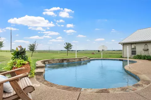 Exterior - 3057 Holy Rd, Abbott, TX 76621 photo 7 of 9
