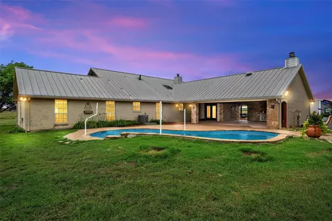 Exterior - 3057 Holy Rd, Abbott, TX 76621 photo 3 of 9
