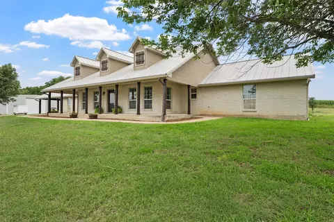 Exterior - 3057 Holy Rd, Abbott, TX 76621 photo 2 of 9