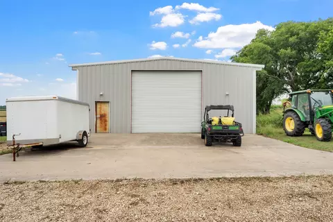 Exterior - 3057 Holy Rd, Abbott, TX 76621 photo 5 of 9