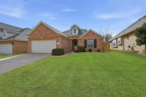 740 Red Elm Ln, Fort Worth, TX 76131