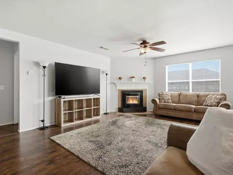 9008 Yosemite Trl, Cross Roads, TX 76227
