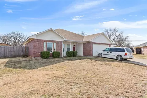 400 Wildcat Dr, Lacy Lakeview, TX 76705
