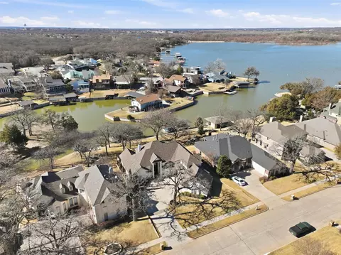 1825 Spinnaker Ln, Azle, TX 76020