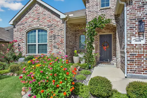 3601 Meadowtrail Ln, Denton, TX 76207