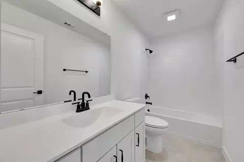 Bath - 2133 Maple Ridge Dr, Van Alstyne, TX 75495 photo 4 of 4