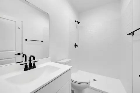 Bath - 2133 Maple Ridge Dr, Van Alstyne, TX 75495 photo 3 of 4